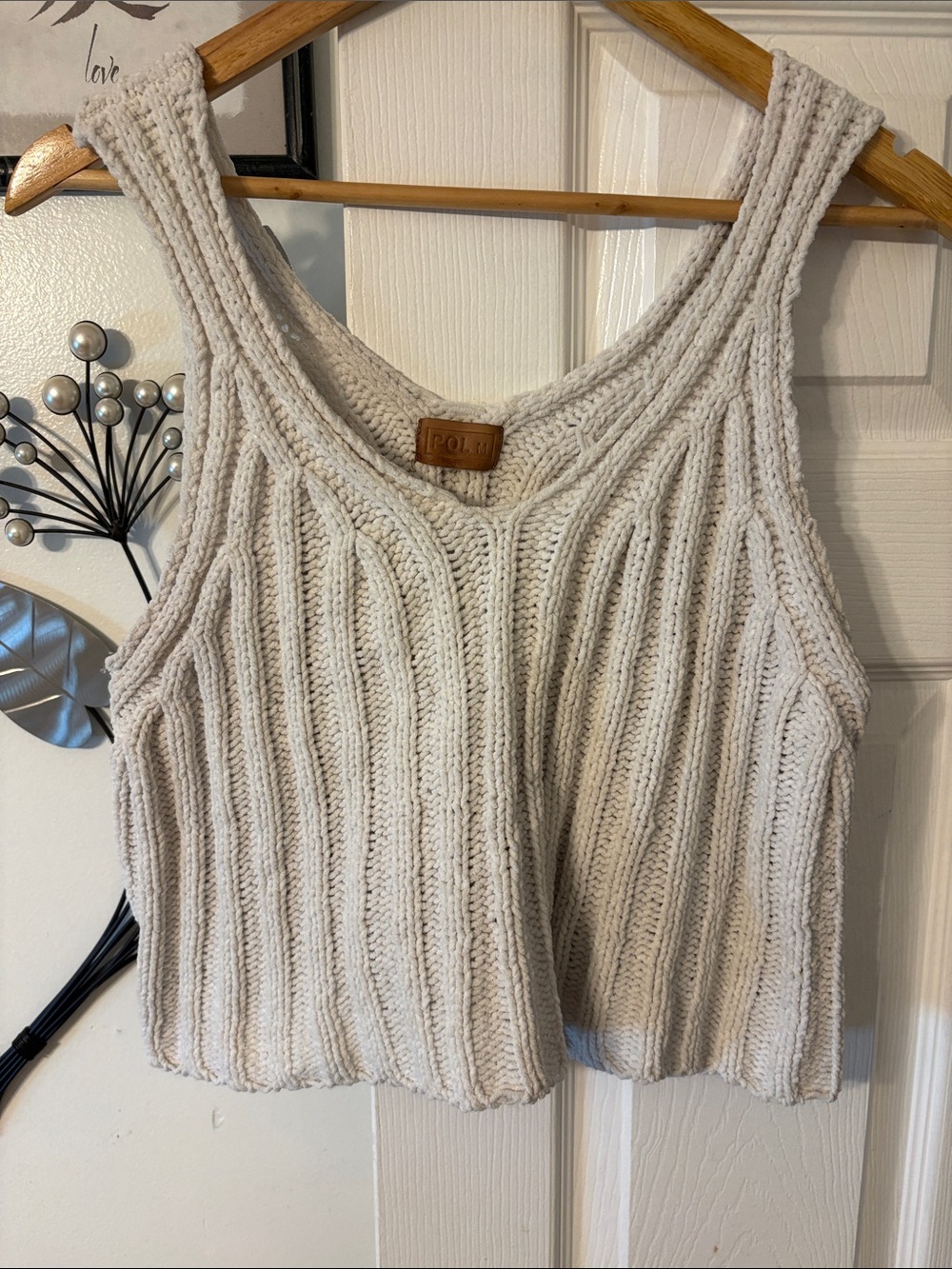 POL Cream Ribbed Cropped V‑Neck Tank Top